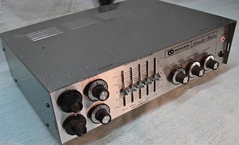 Image sur Bogen CT-100 powered mixer