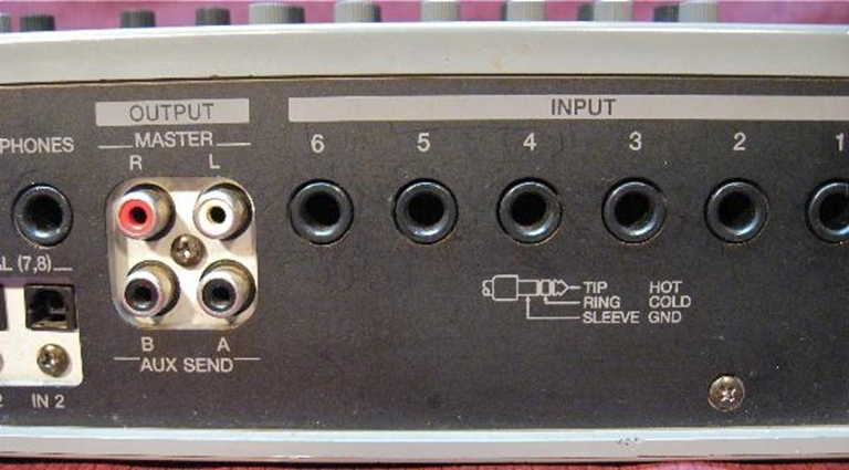 Picture of Roland VS-880EX Workstation For REPAIR.